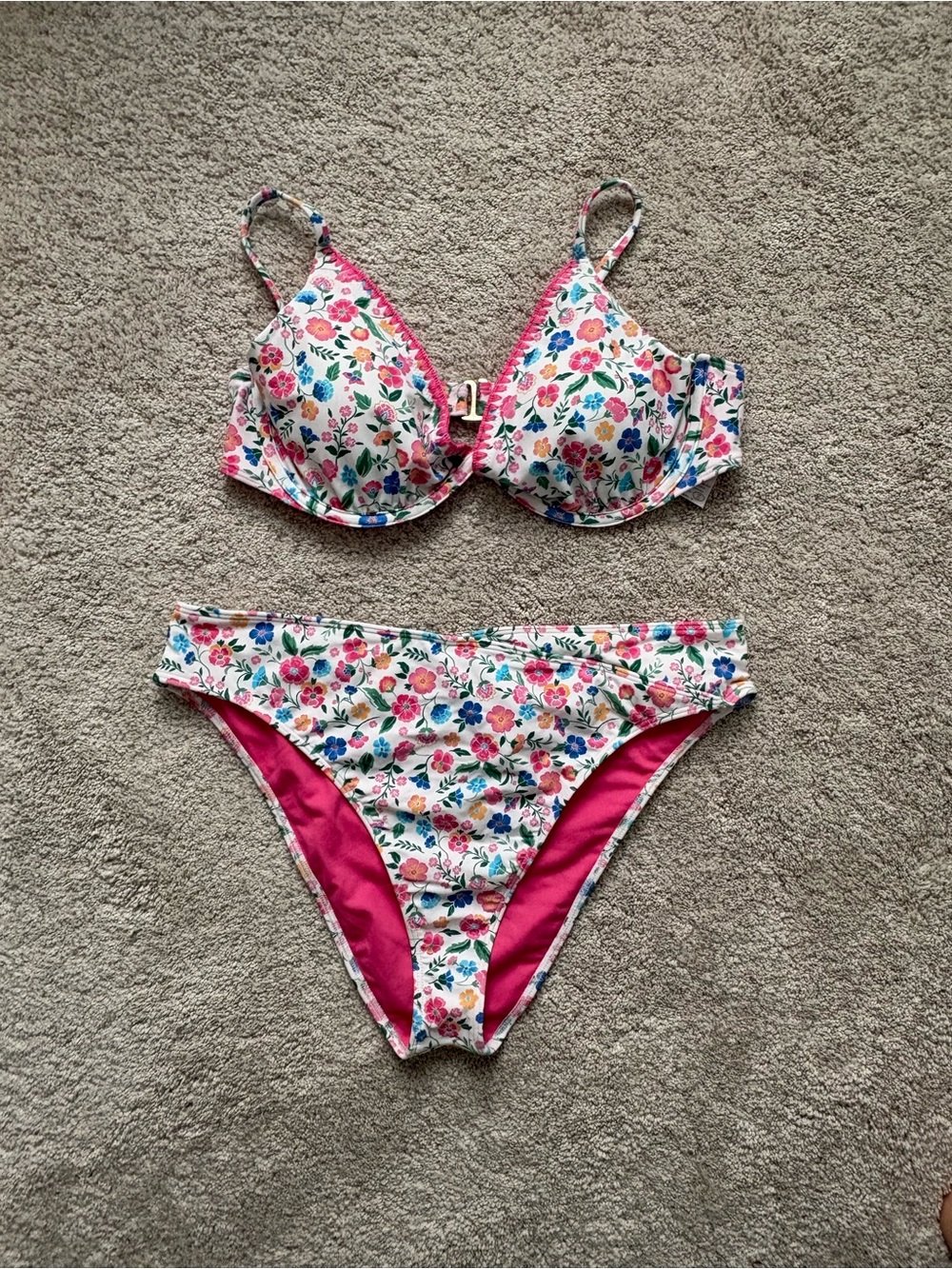 NWT Hollister Pink and White Floral Bikini Set